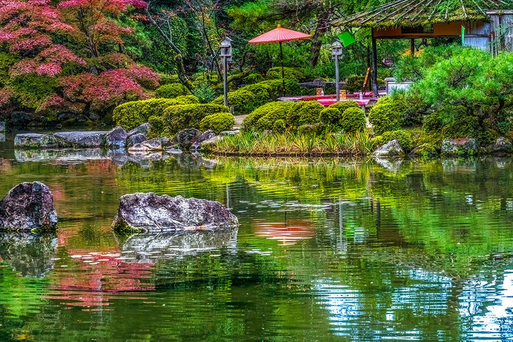 Colorful garden, water reflection, Choshin-tei Tea House, Heian-jingu Shrine, Kyoto, Japan.